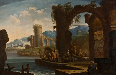 Mittelmeerhafen mit hohem, ruinösem und überwachsenem Torbogen, Rundturm und Aquädukt im Hintergrund von Clemente Spera
